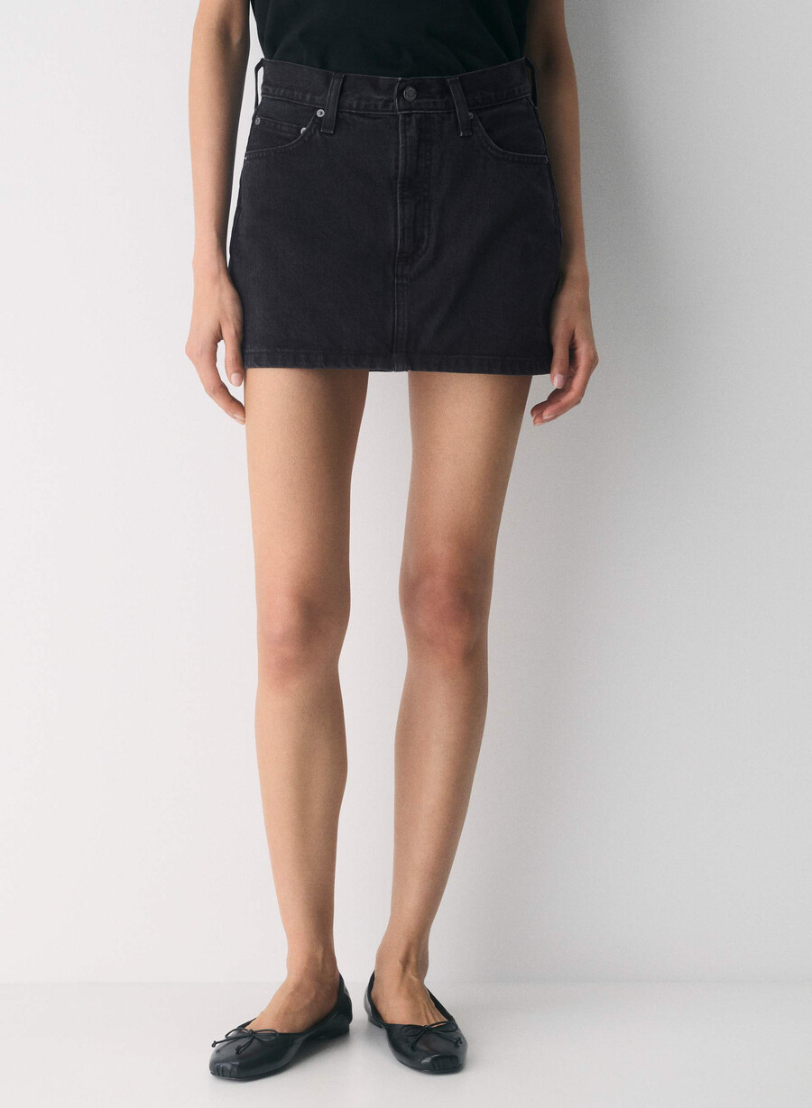 denim forum the 90s ricci denim skirt black eyeliner