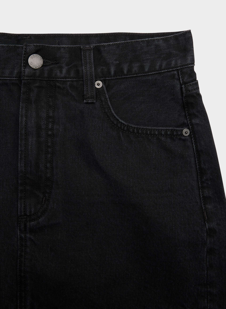 denim forum the 90s ricci denim skirt black eyeliner
