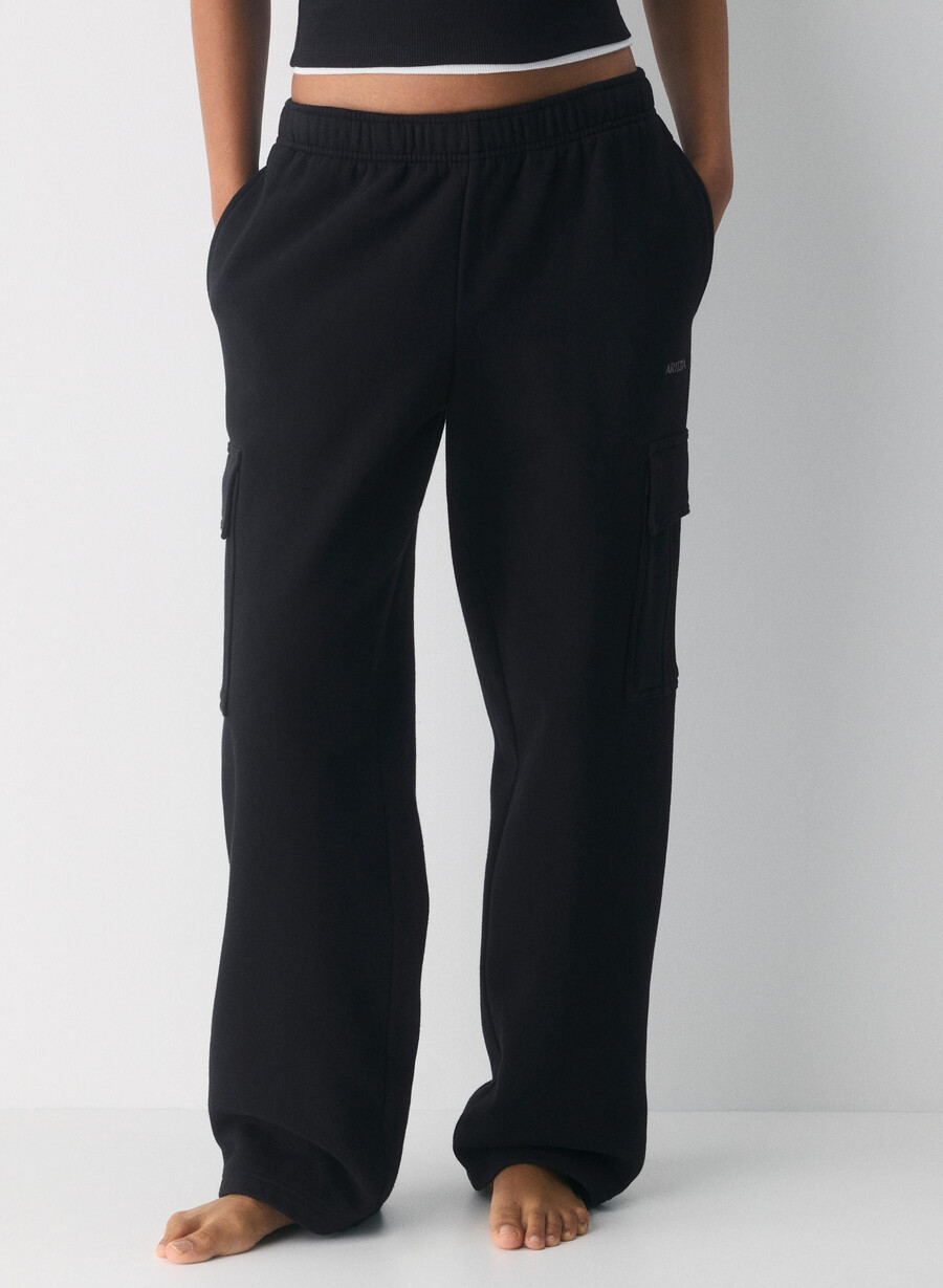 cozy sweatfleece mega cargo sweatpant black