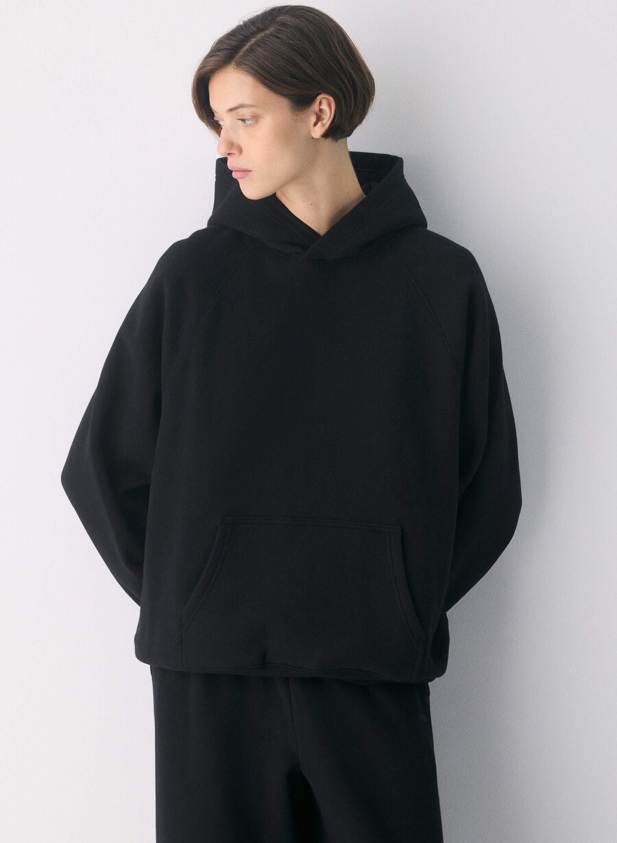 cozy sweatfleece mega raglan hoodie black