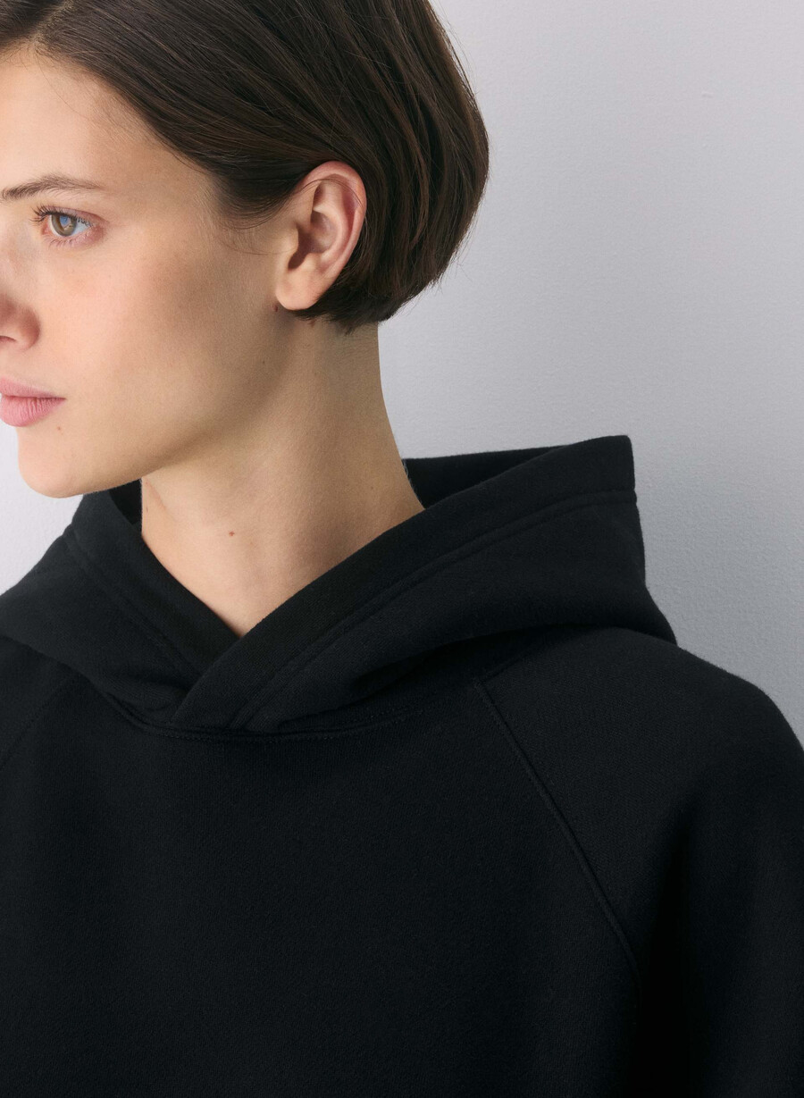 cozy sweatfleece mega raglan hoodie black