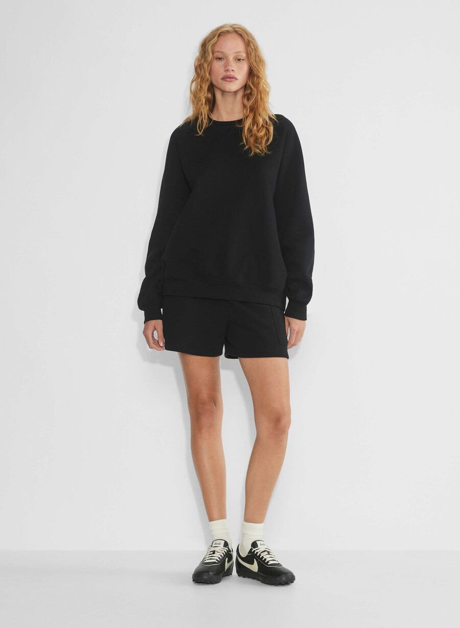 cozy sweatfleece mega cargo mid-thigh short black