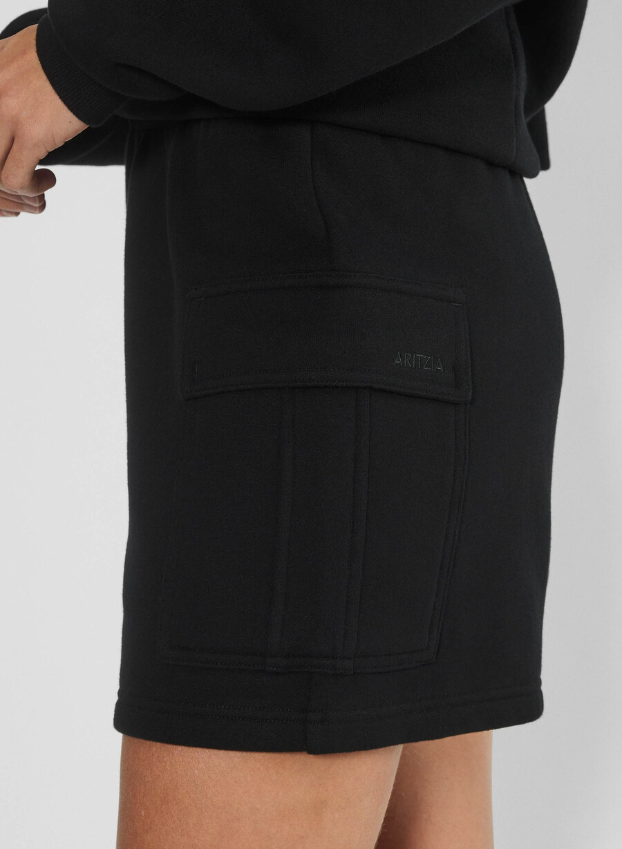 cozy sweatfleece mega cargo mid-thigh short black