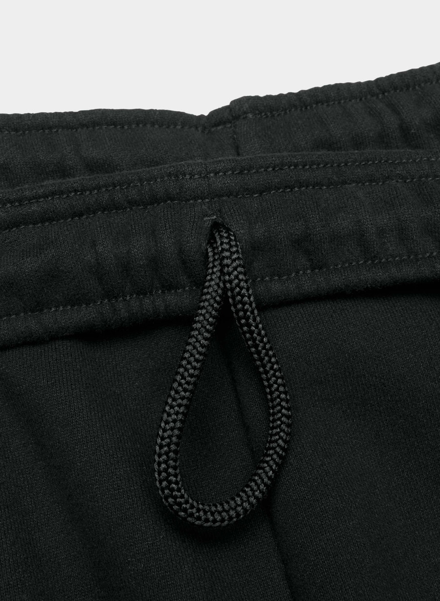 cozy sweatfleece mega cargo mid-thigh short black