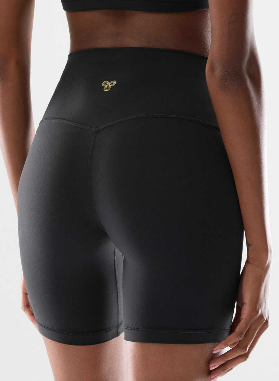 butter cheeky hi-rise 7 short black
