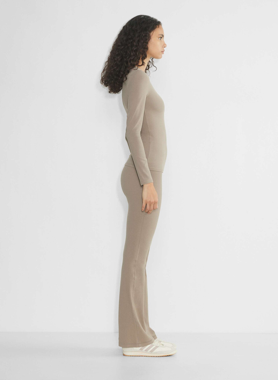 butter cheeky hi-rise flare legging nomad taupe
