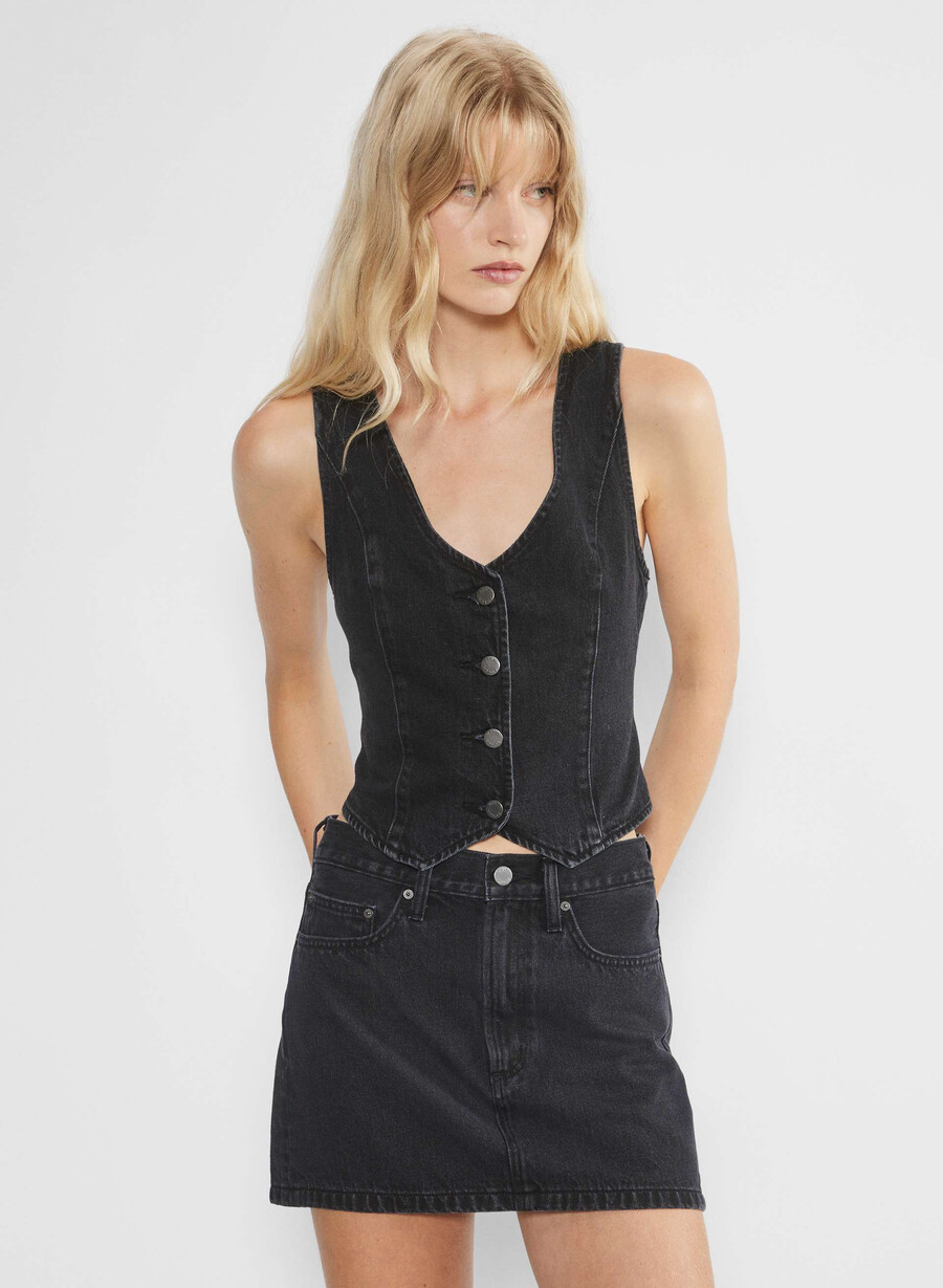 denim forum the 90s mia denim vest black eyeliner