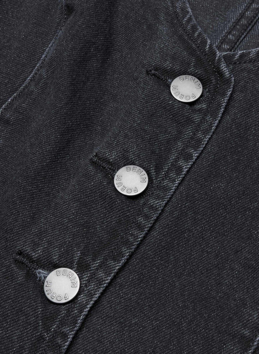 denim forum the 90s mia denim vest black eyeliner