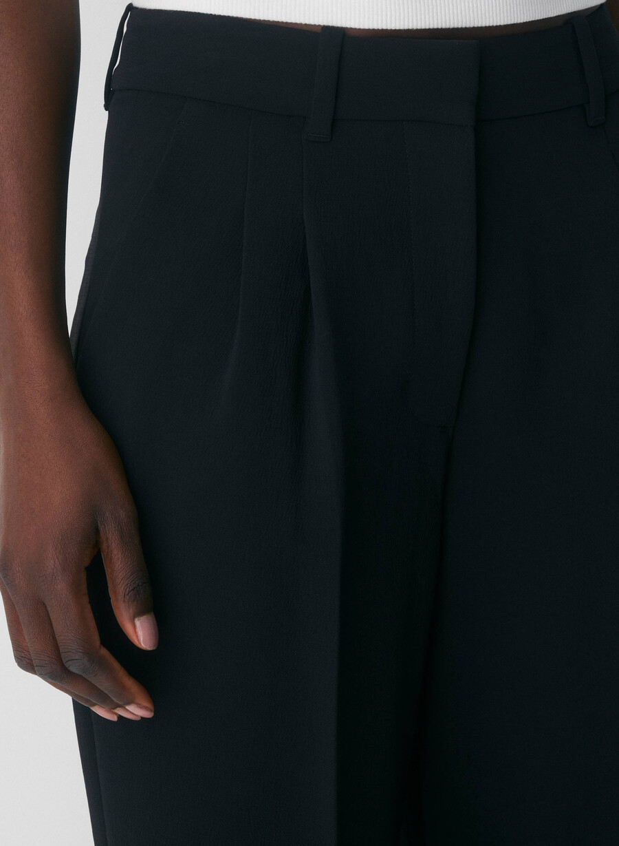 the effortless pant curve-fit - crepette black