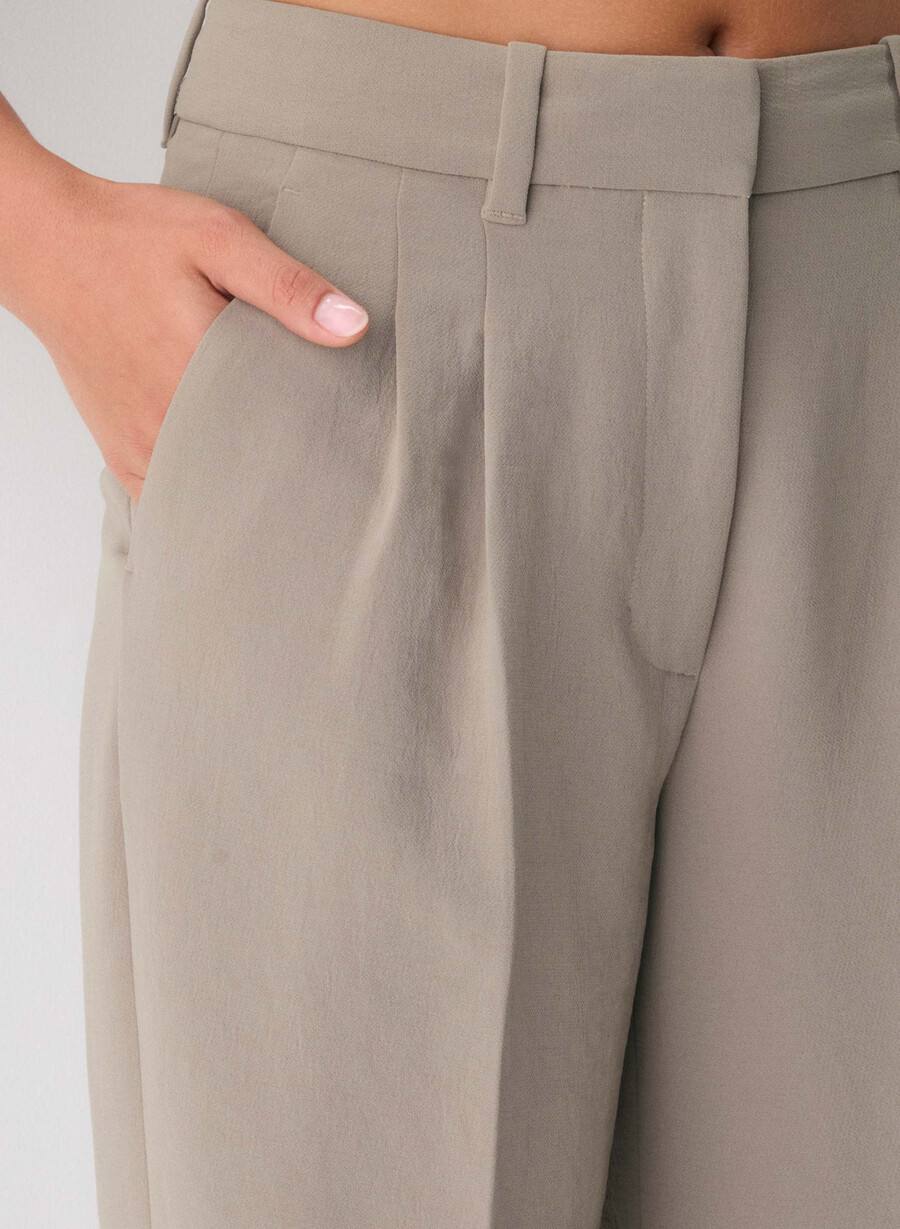 the effortless pant curve-fit - crepette nomad taupe
