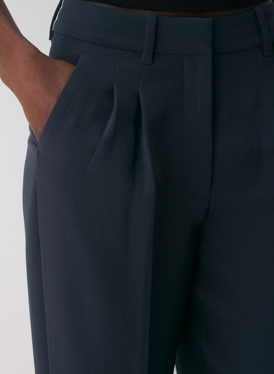 the effortless pant curve-fit - crepette dark night navy