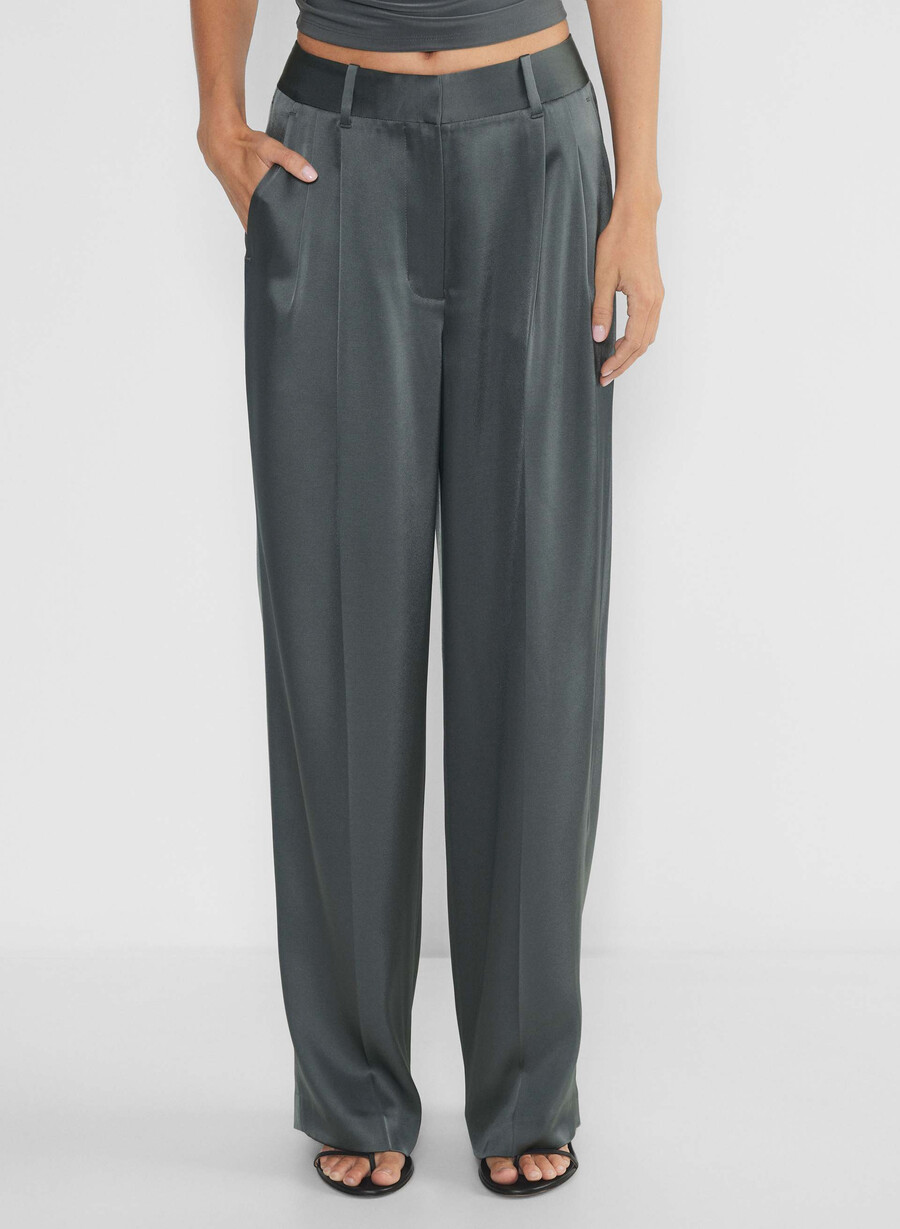 the effortless pant satin coal grey