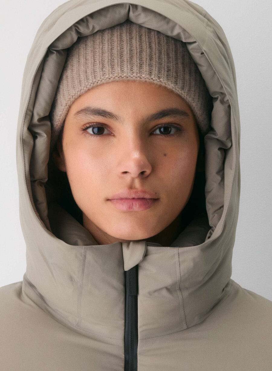 the supersnug puff₂o mid - rainstop modern taupe