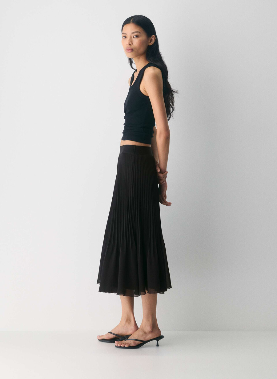 twirl pleated skirt black