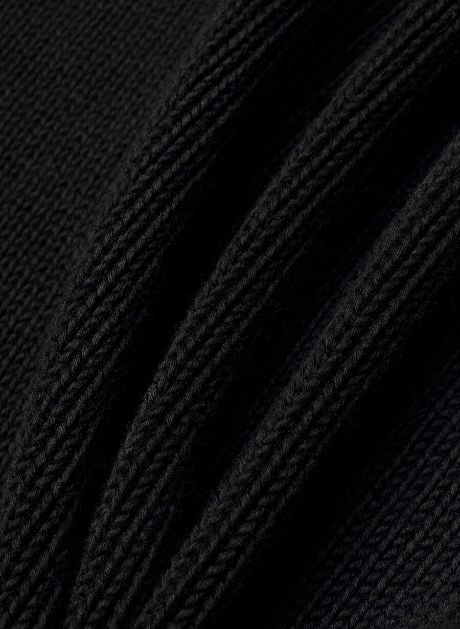 gramercy shrug black