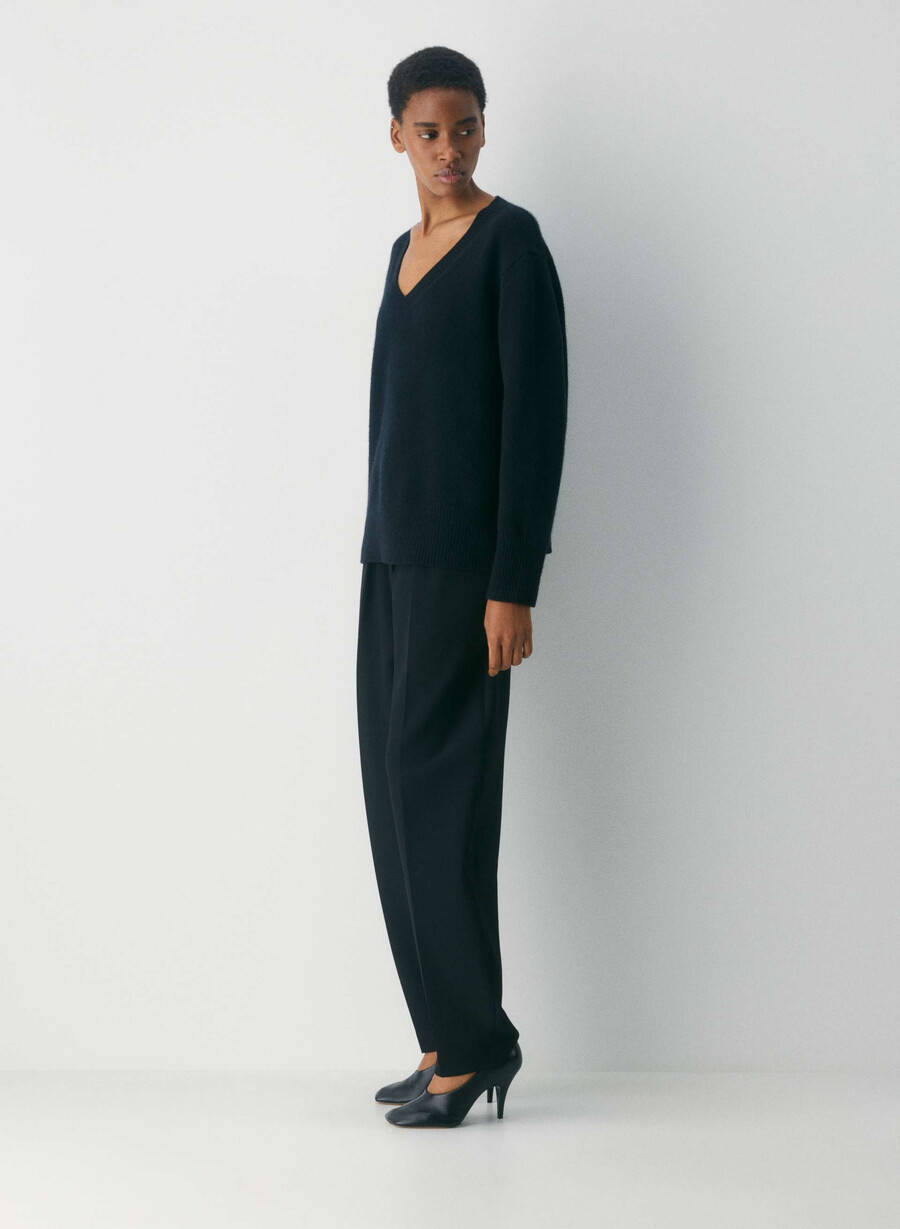 plush cashmere oversized v-neck sweater black