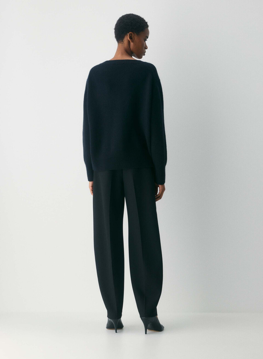 plush cashmere oversized v-neck sweater black