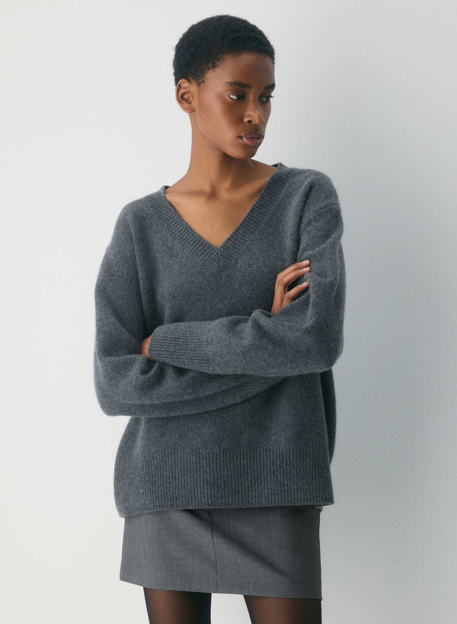 plush cashmere oversized v-neck sweater heather charcoal