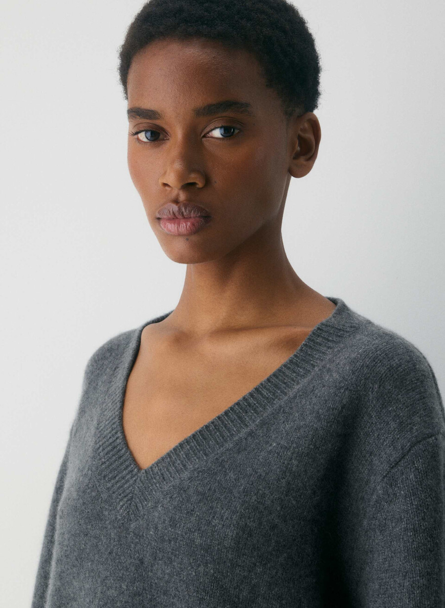 plush cashmere oversized v-neck sweater heather charcoal