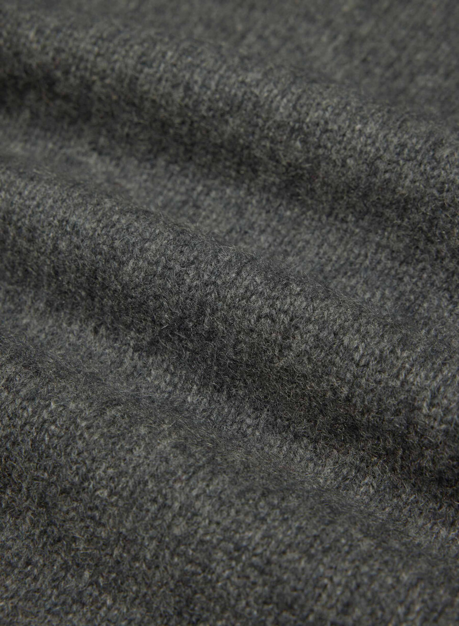 plush cashmere oversized v-neck sweater heather charcoal