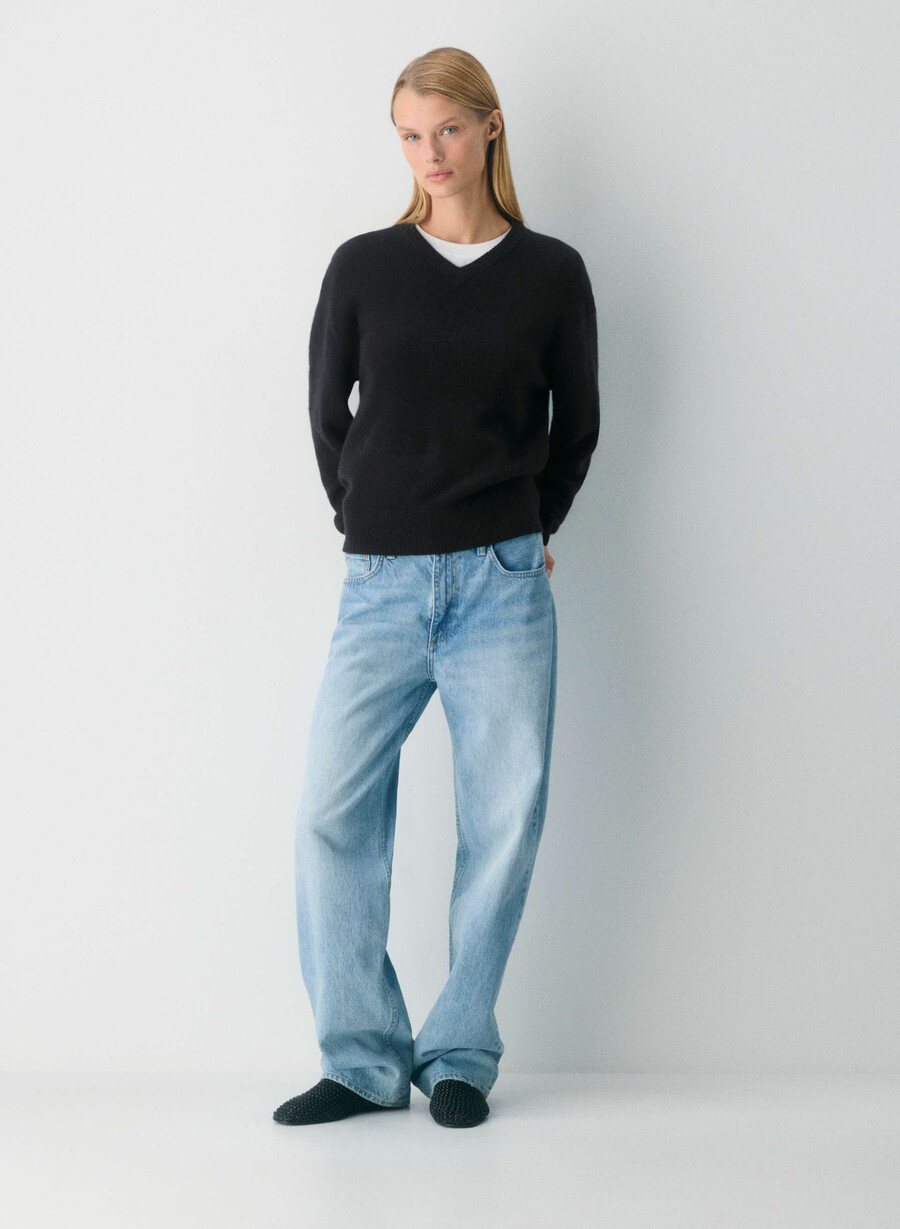 essential cashmere relaxed v-neck sweater undyed spck oat beige