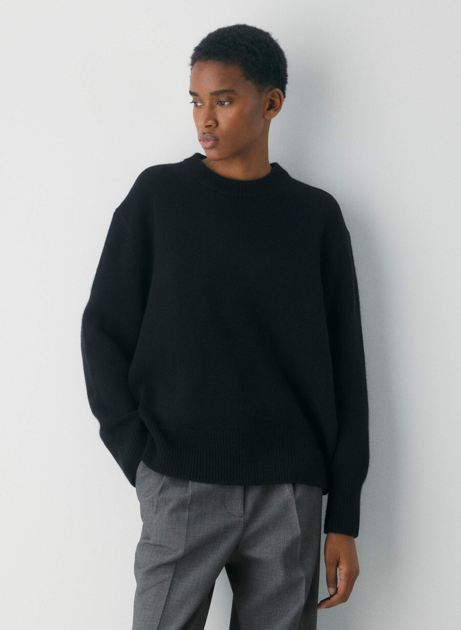 plush cashmere oversized crew sweater black