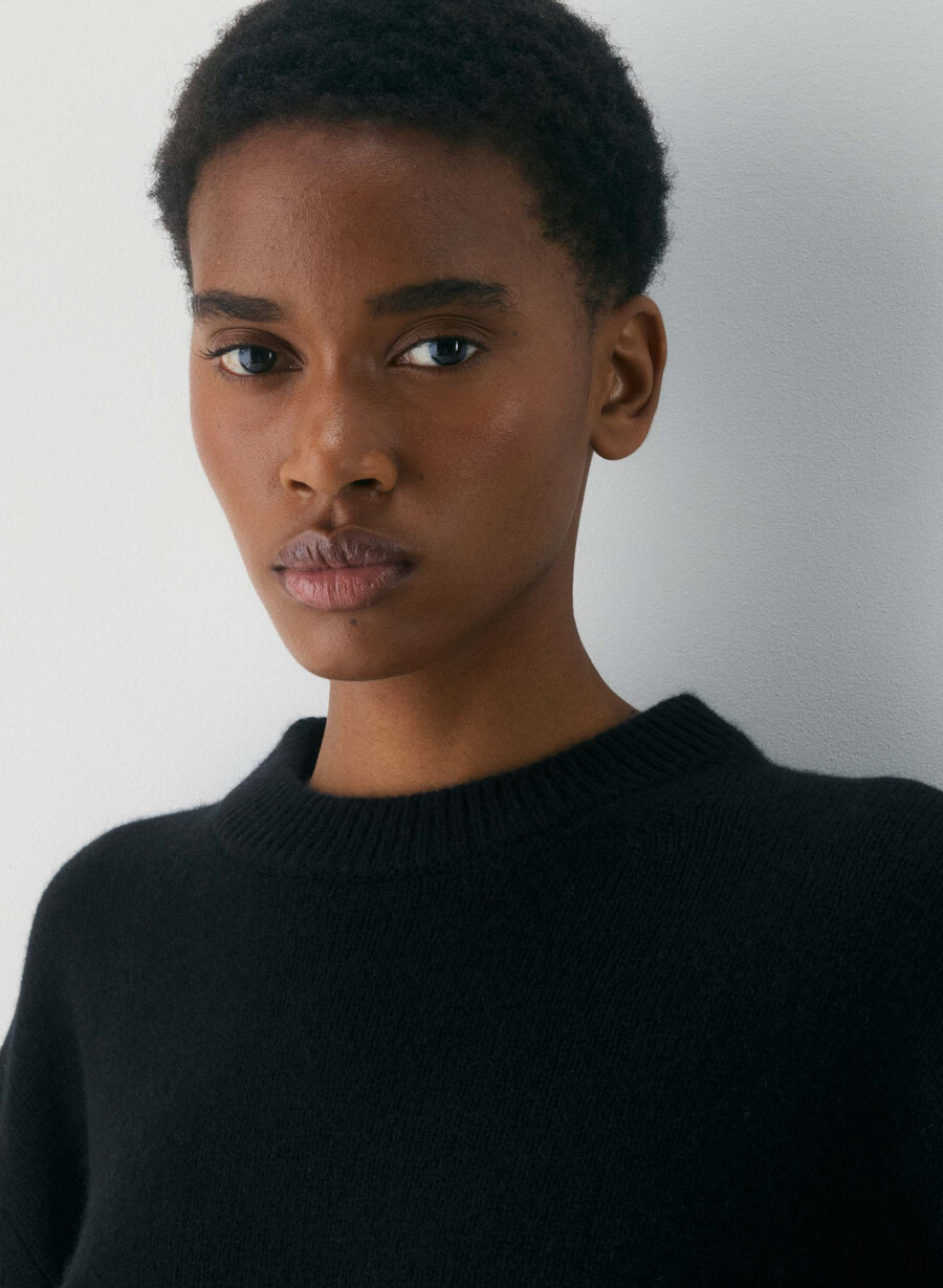 plush cashmere oversized crew sweater black