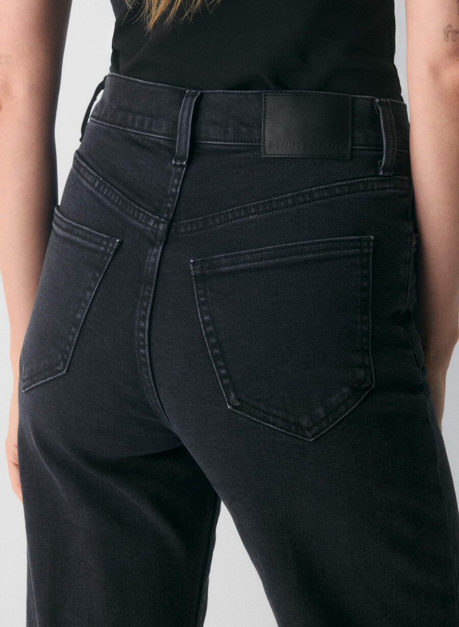 denim forum the arlo hi-rise straight jean black eyeliner