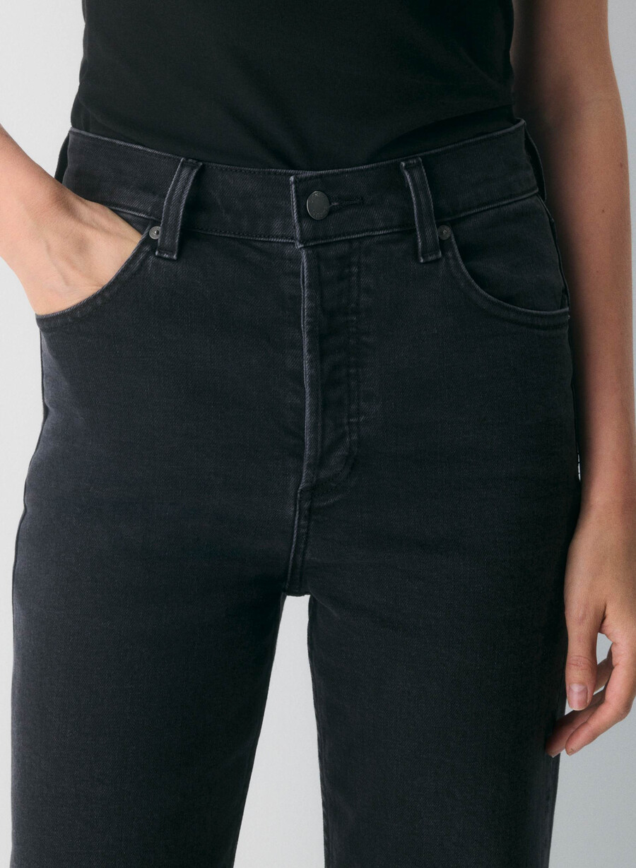 denim forum the arlo hi-rise straight jean black eyeliner