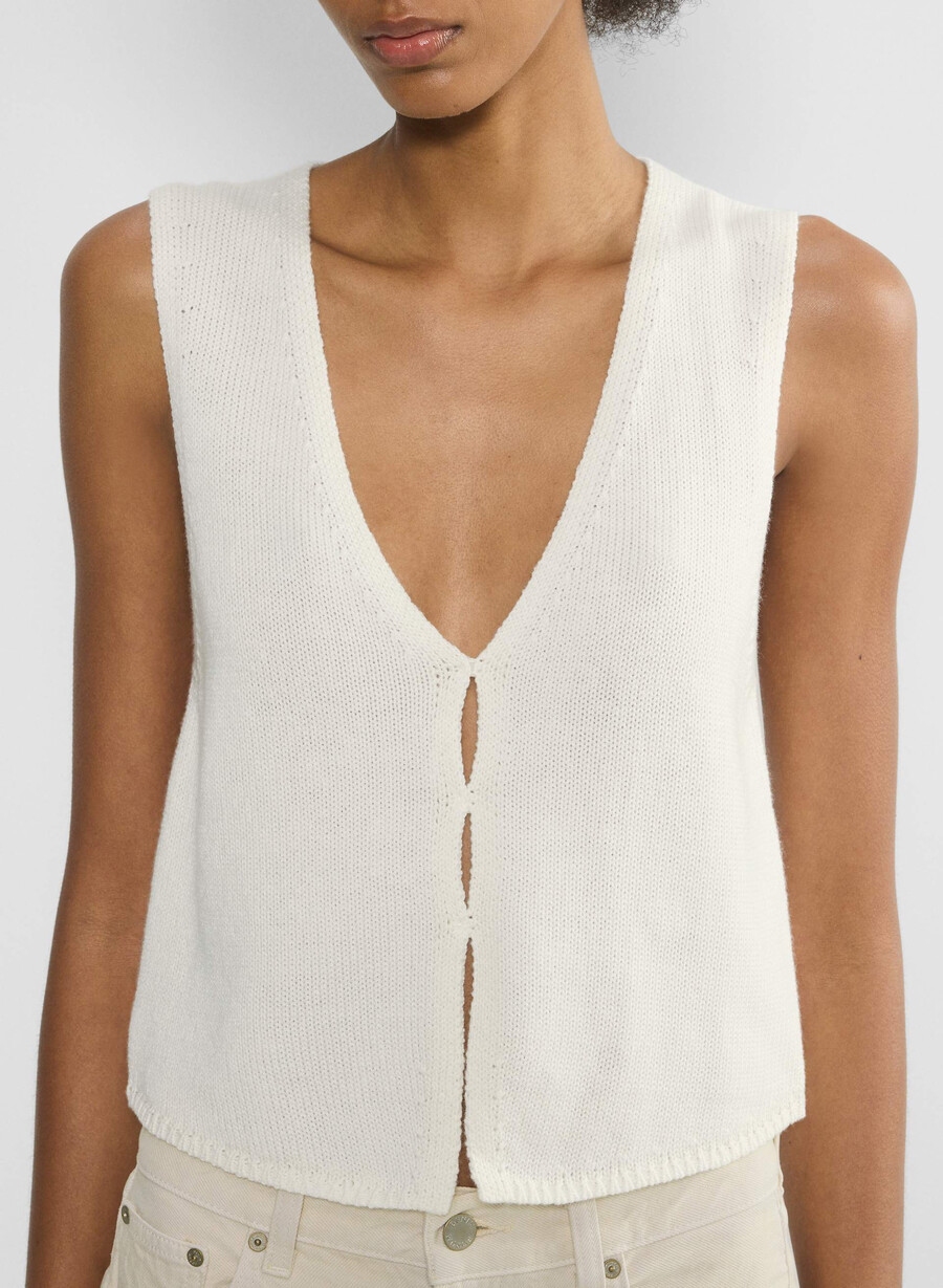 basque sweater vest light birch