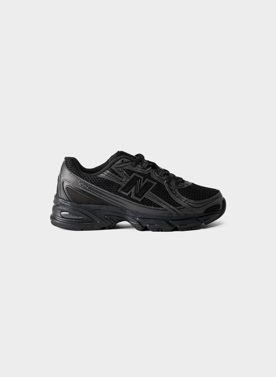 new balance 740 blackblack