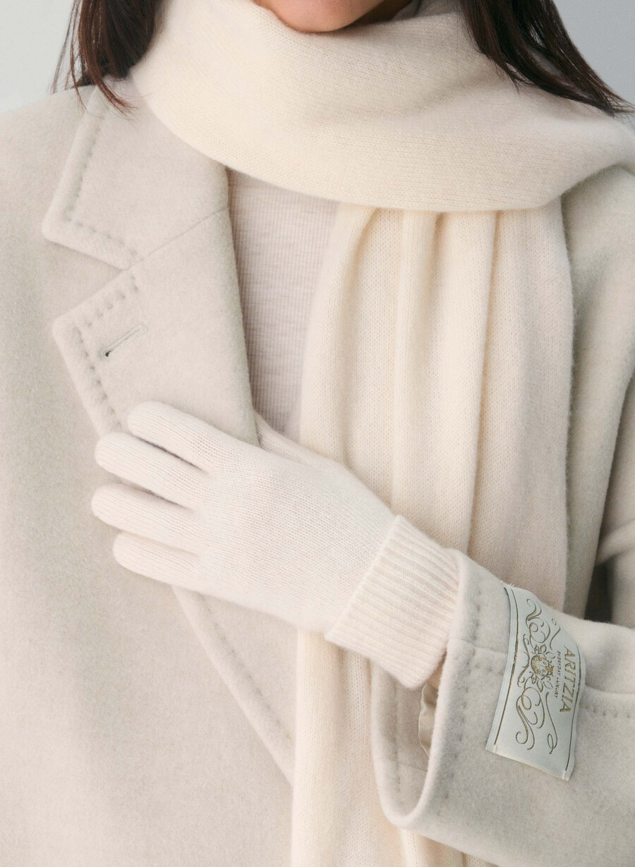 cashmere cuffed tech gloves whisper white