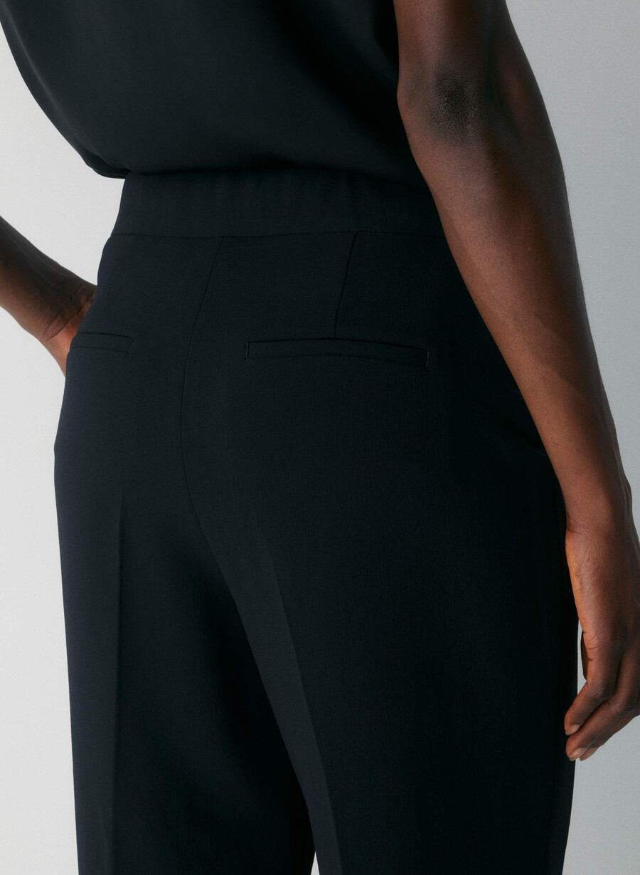 the limitless pant curve-fit - crepette black