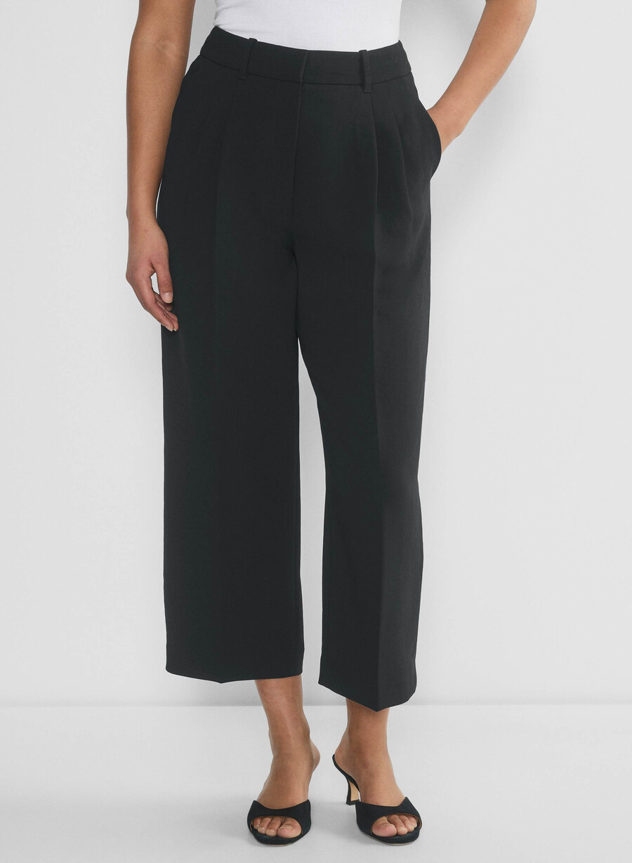 the effortless pant curve-fit cropped - crepette black