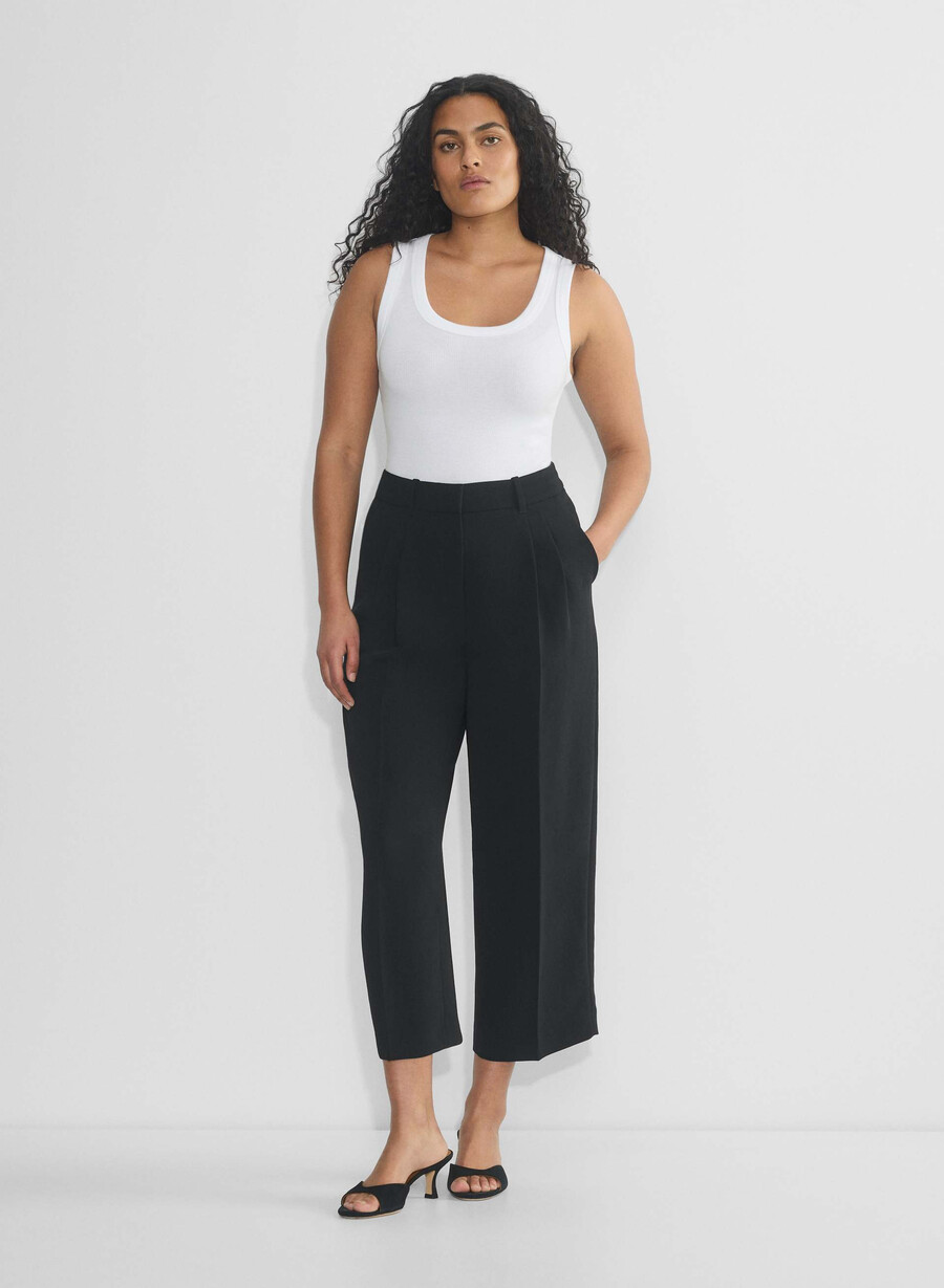 the effortless pant curve-fit cropped - crepette black
