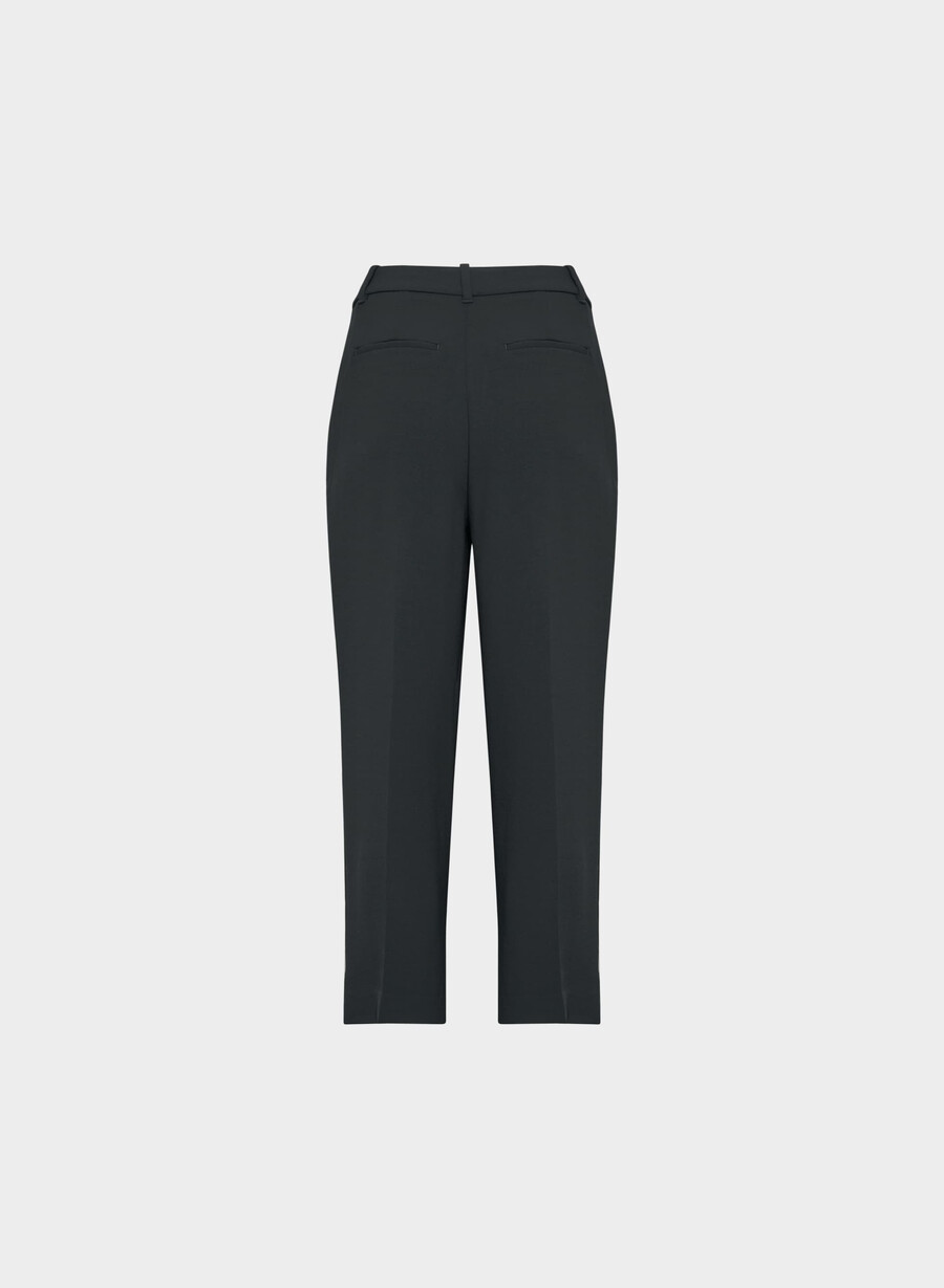 the effortless pant curve-fit cropped - crepette black