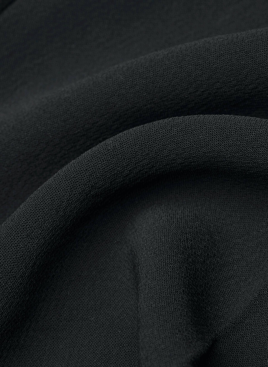the effortless pant curve-fit cropped - crepette black