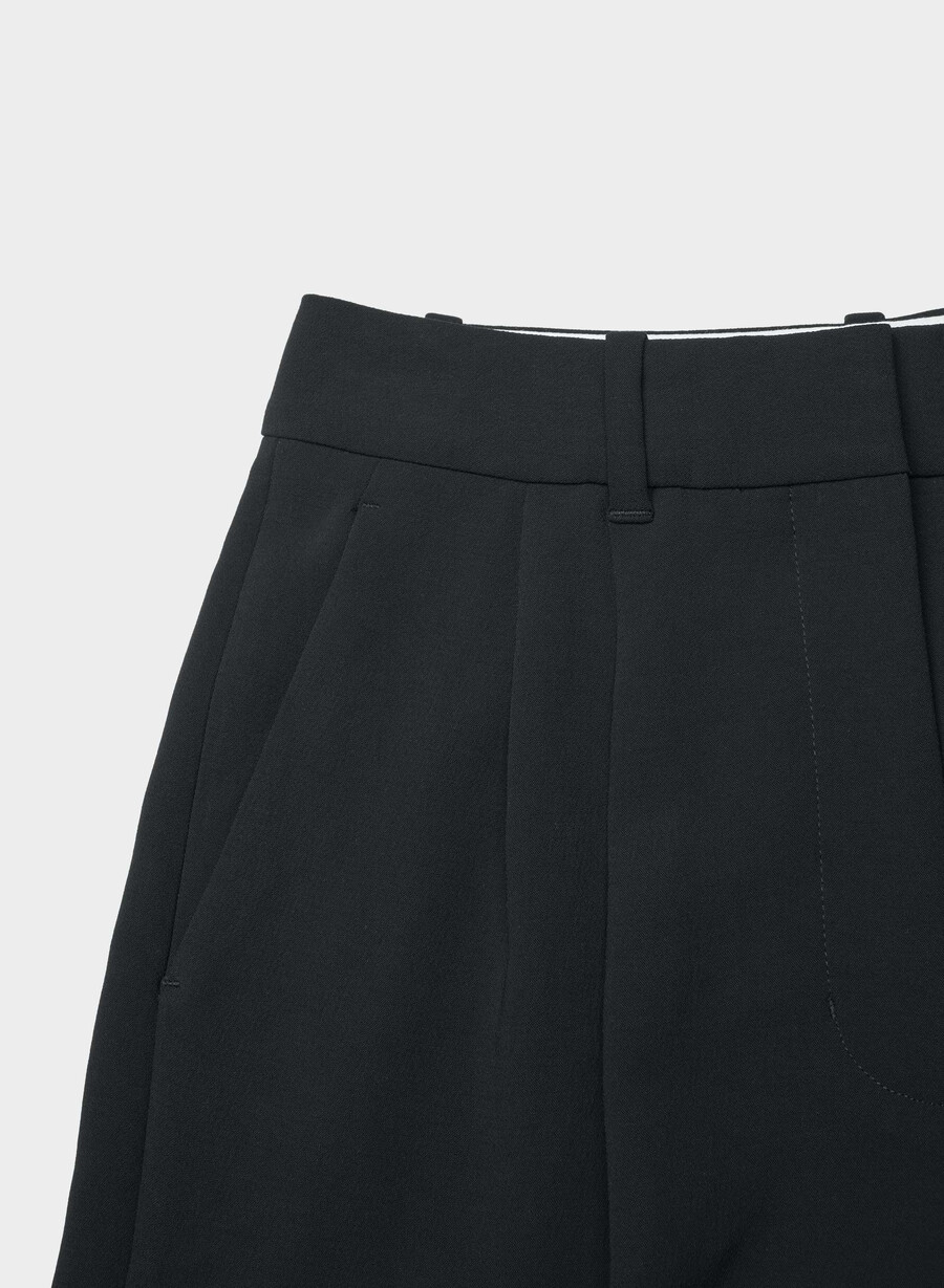the effortless pant curve-fit cropped - crepette black
