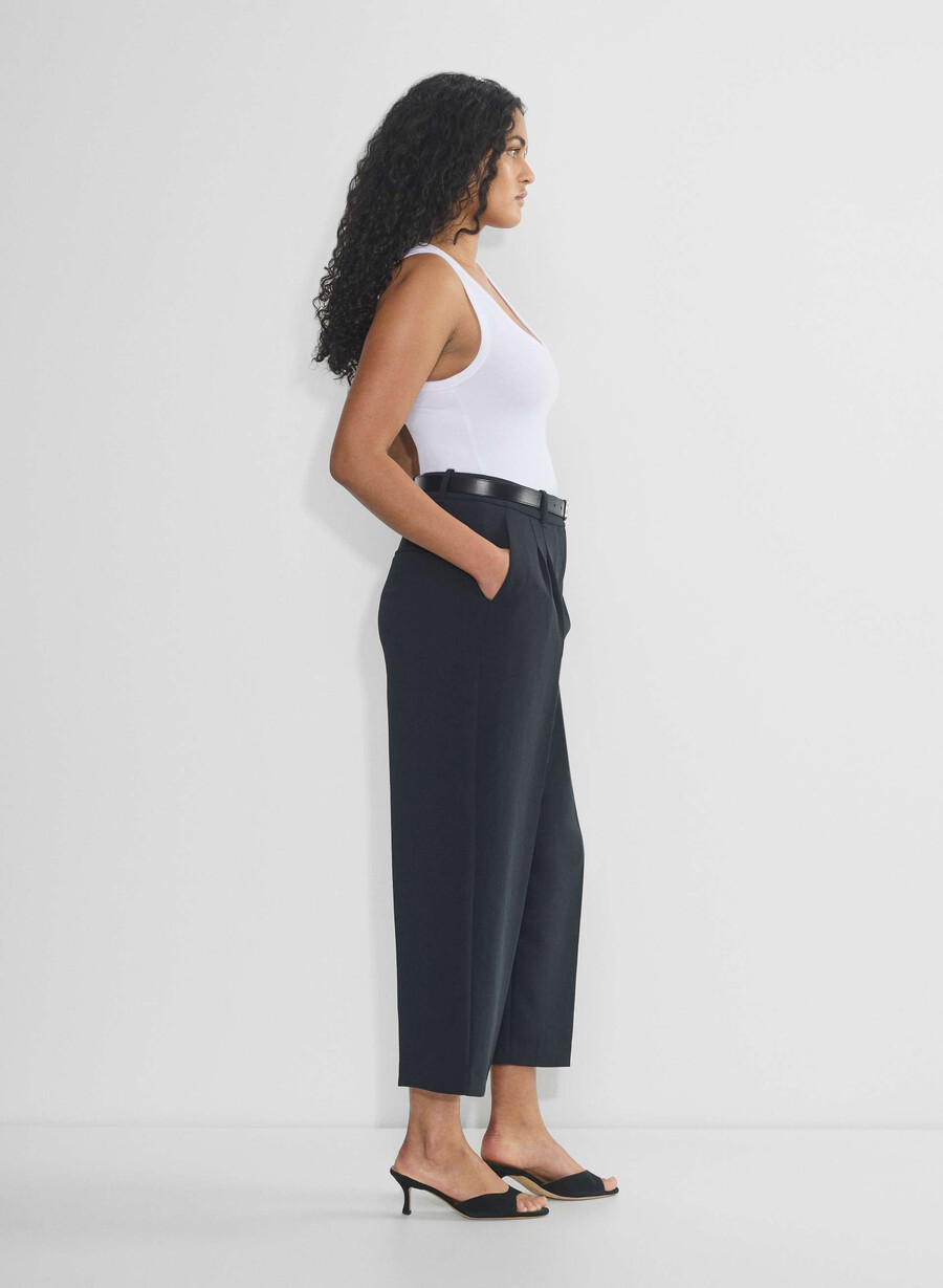 the effortless pant curve-fit cropped - crepette dark night navy