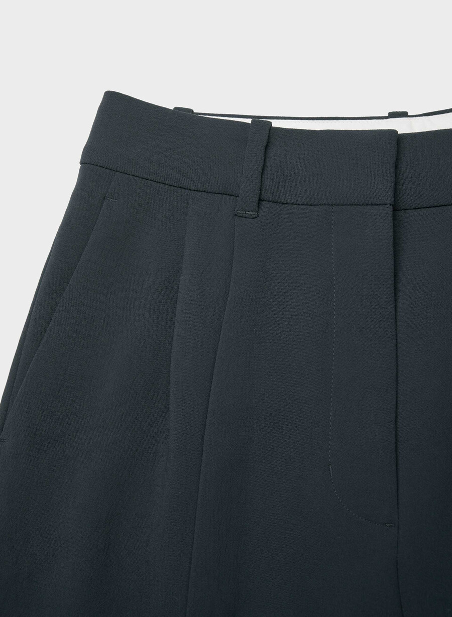 the effortless pant curve-fit cropped - crepette dark night navy