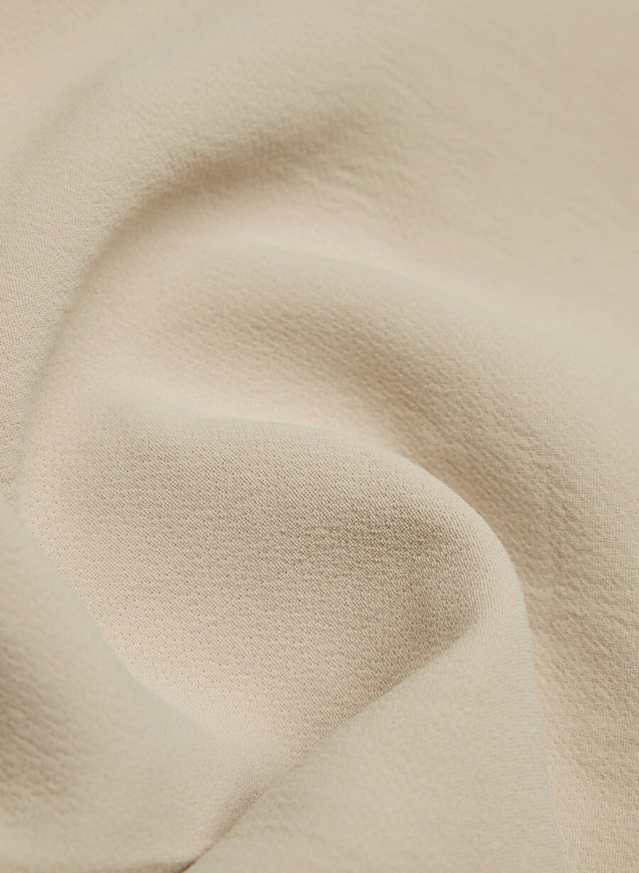 the effortless pant curve-fit cropped - crepette marcona beige
