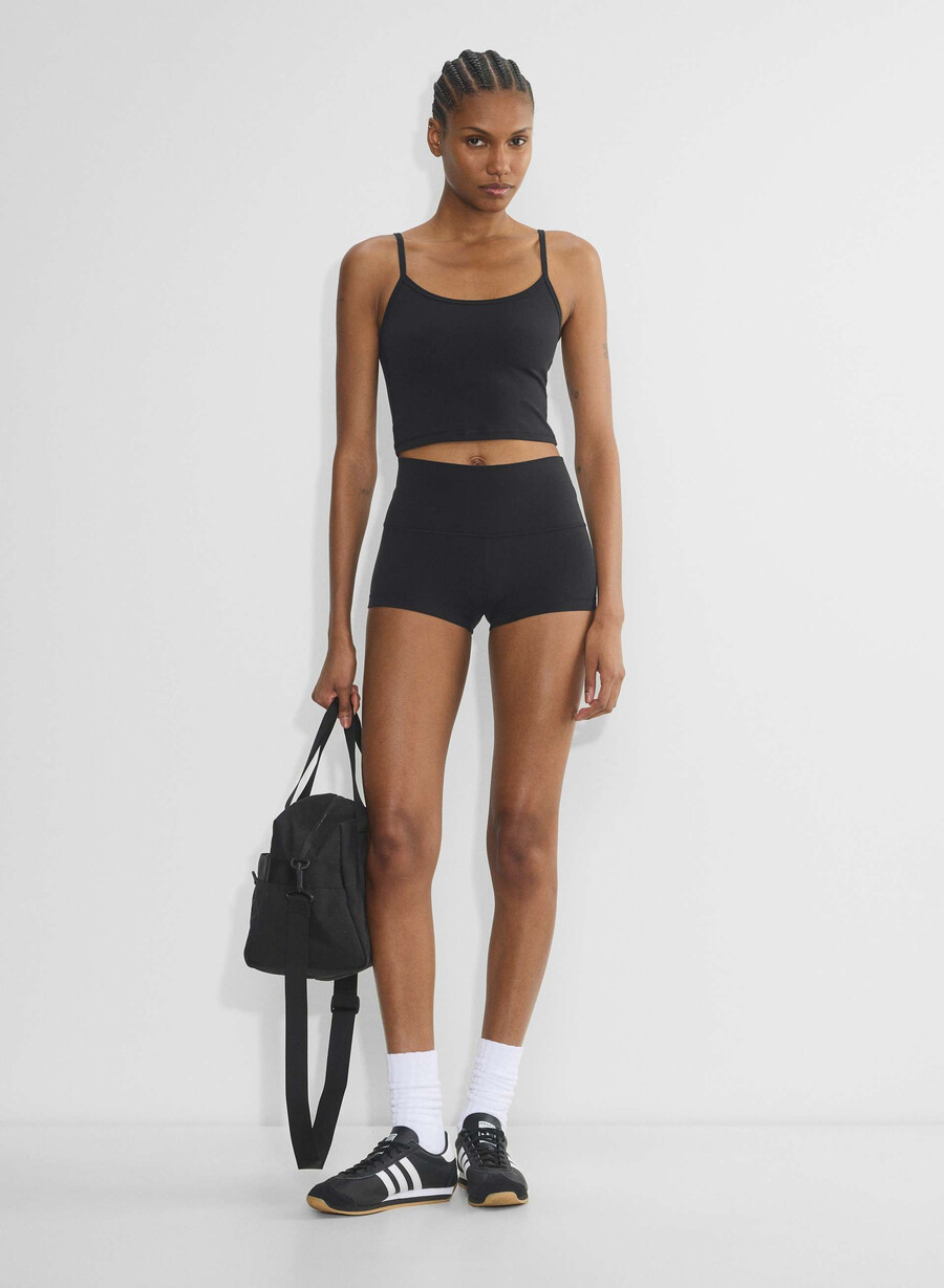 butter cheeky hi-rise 1.5 short black