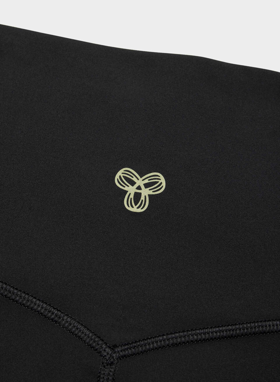 butter cheeky hi-rise 1.5 short black