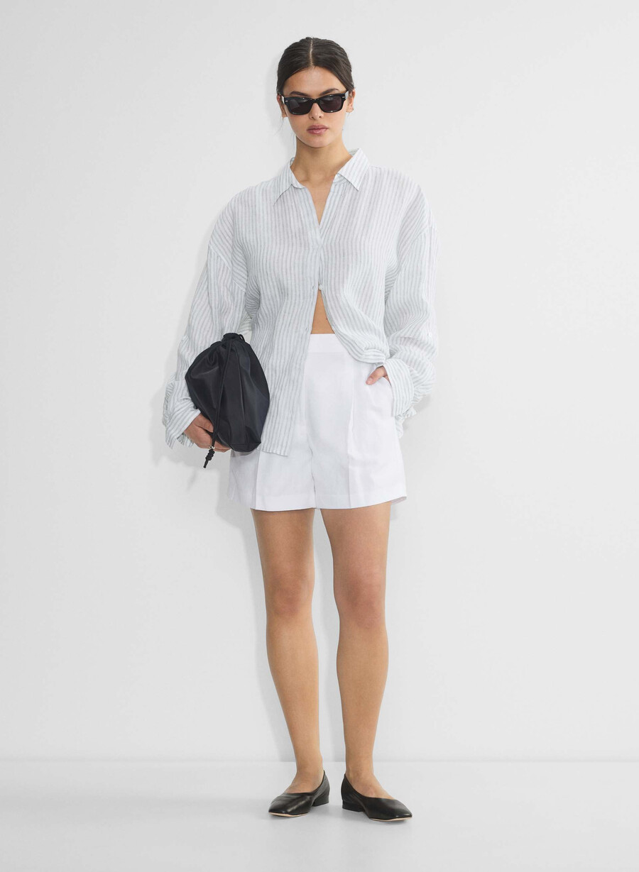 the effortless short curve-fit mid-thigh white