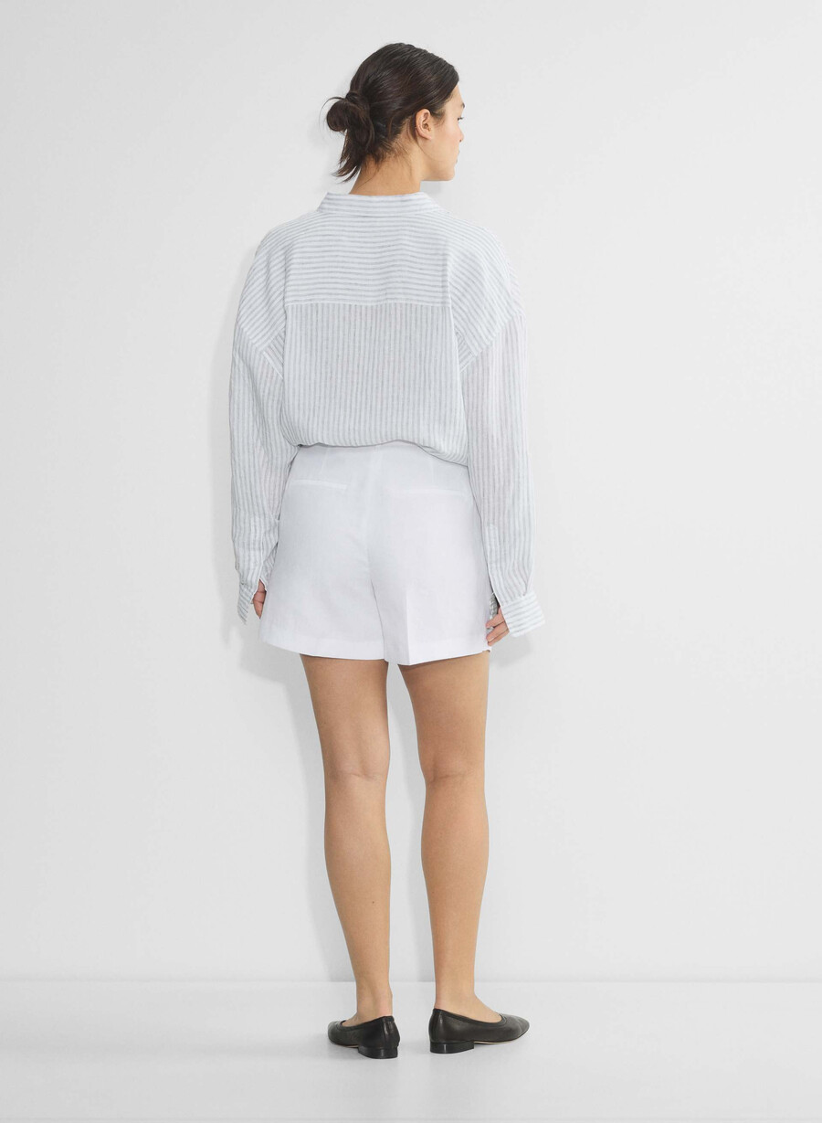 the effortless short curve-fit mid-thigh white