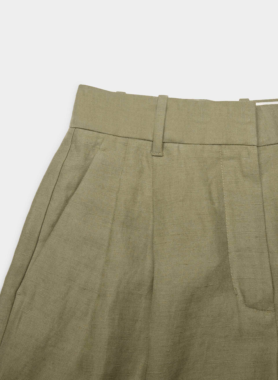 the effortless short curve-fit mid-thigh sundried olive
