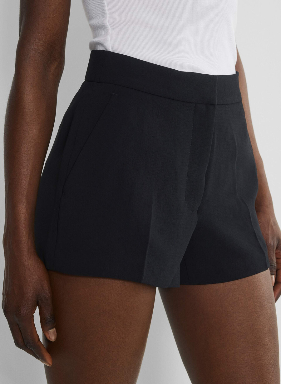 the limitless short curve-fit mini - crepette black