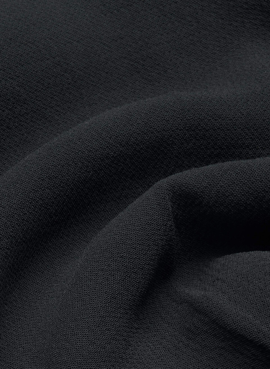 the limitless short curve-fit mini - crepette black