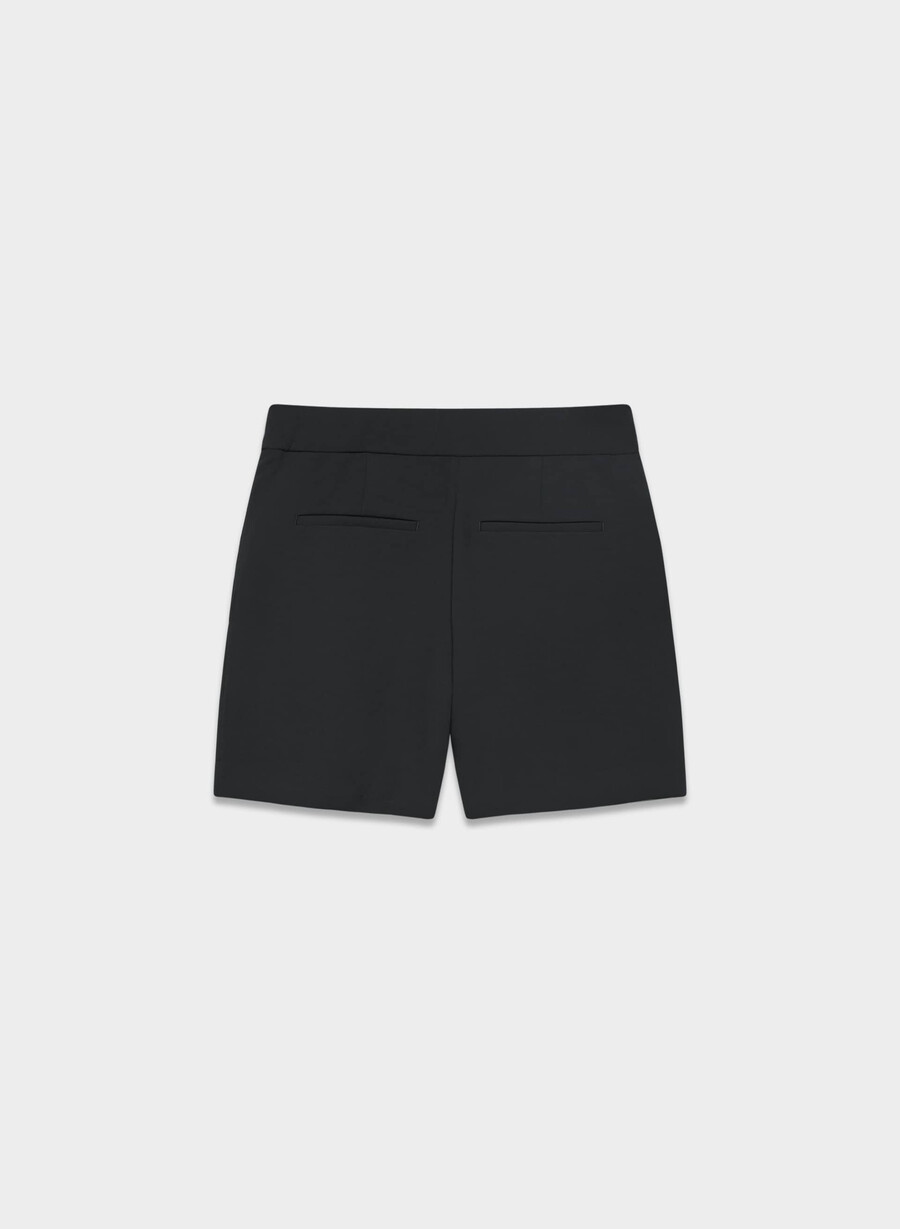 the limitless short curve-fit mid-thigh - crepette black