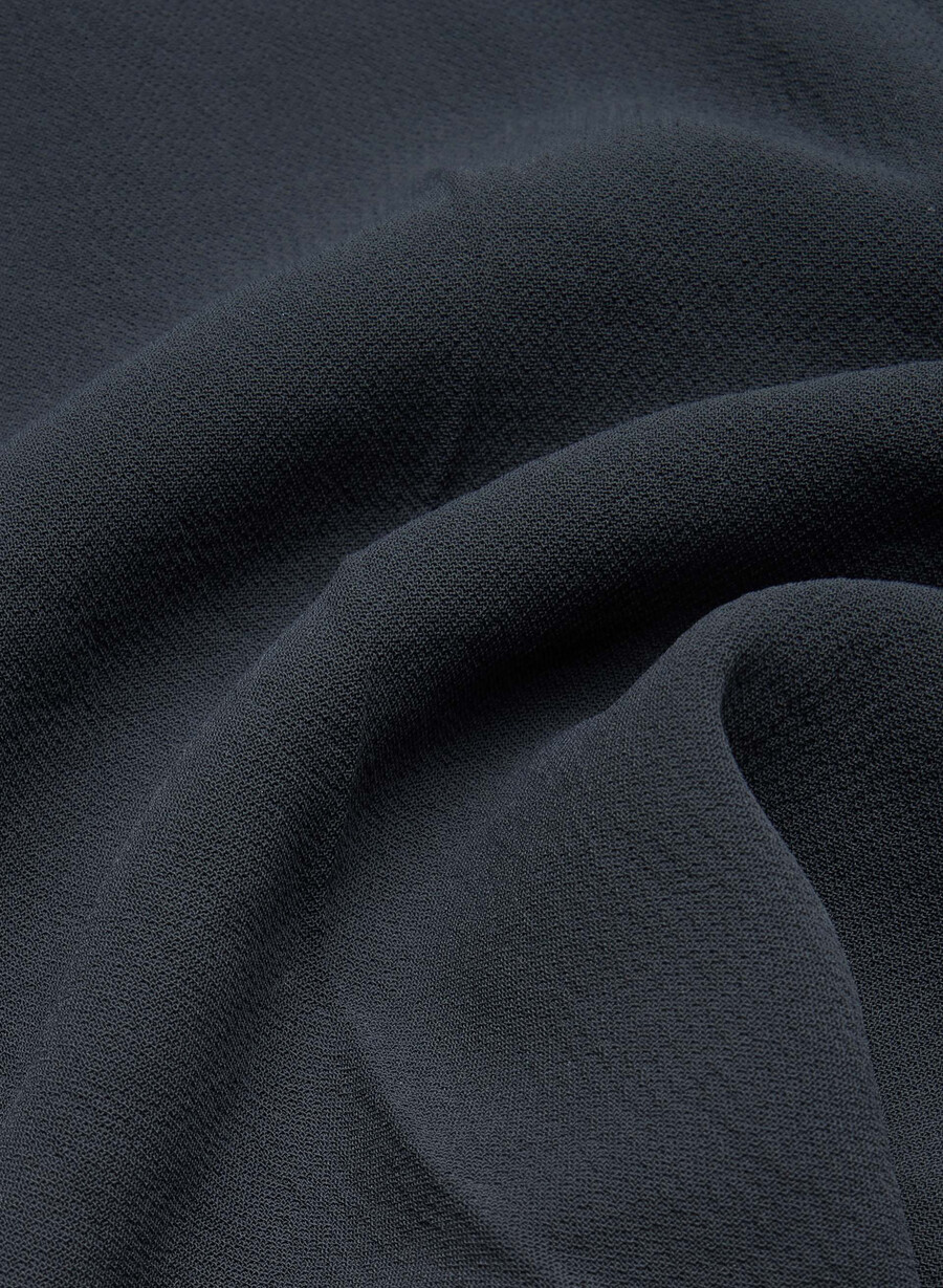 the limitless short curve-fit mid-thigh - crepette dark night navy